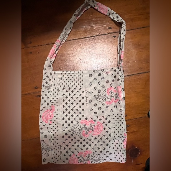 Free People Handbags - Free People tote bag lightweight floral pink natural black colors
